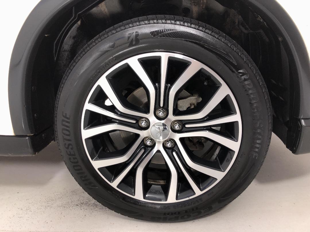 Photo '9' of Mitsubishi Outlander