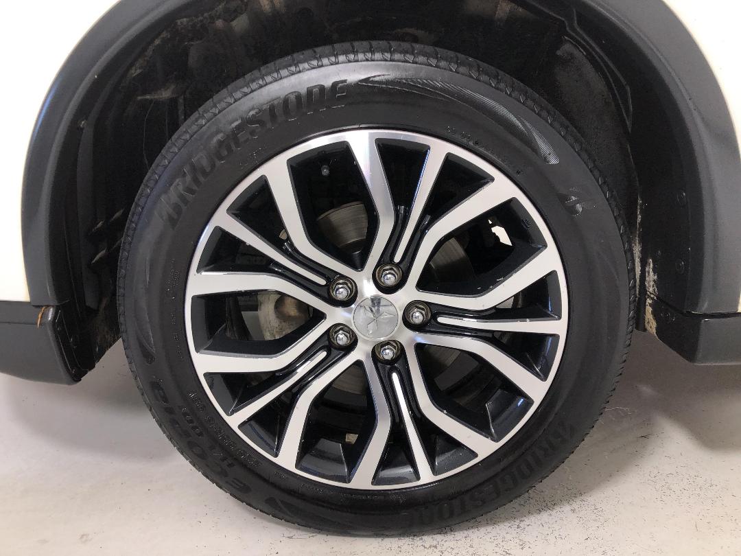 Photo '10' of Mitsubishi Outlander