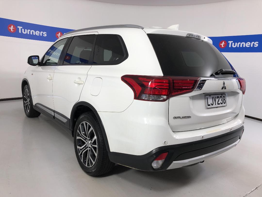 Photo '5' of Mitsubishi Outlander