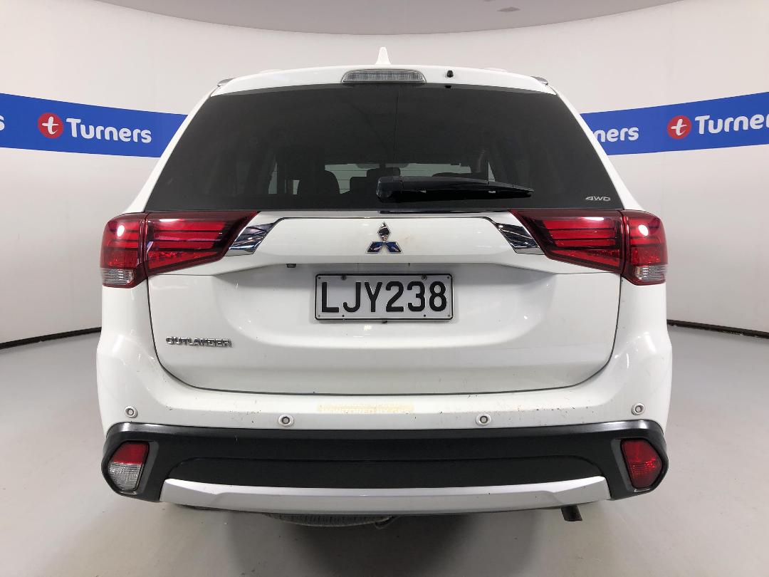 Photo '6' of Mitsubishi Outlander