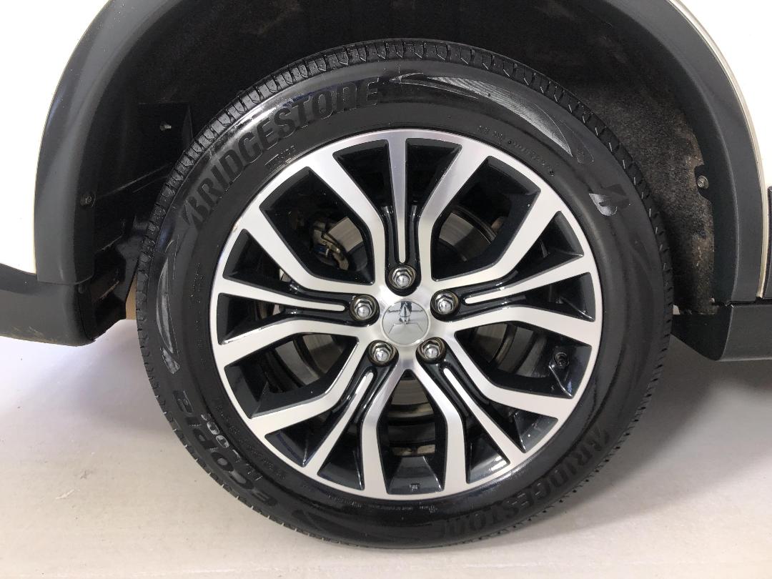 Photo '12' of Mitsubishi Outlander