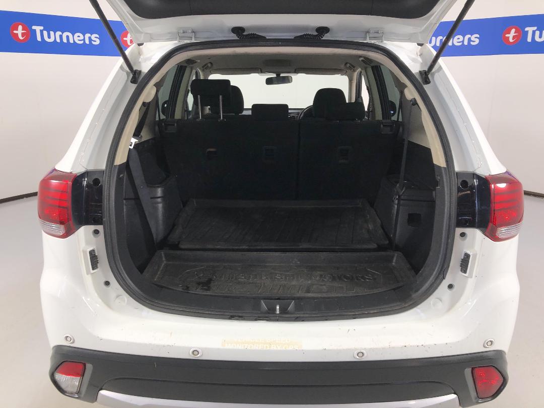 Photo '14' of Mitsubishi Outlander