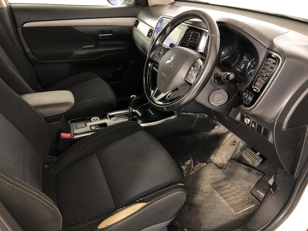 Photo '16' of Mitsubishi Outlander