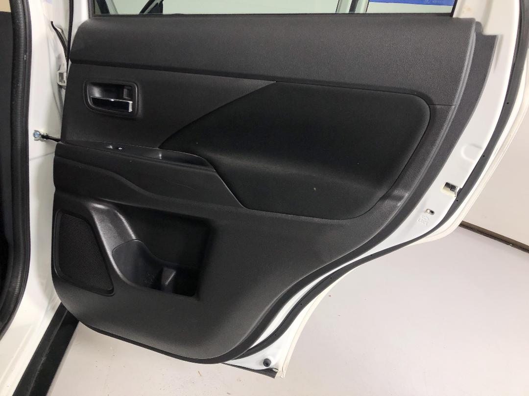 Photo '19' of Mitsubishi Outlander