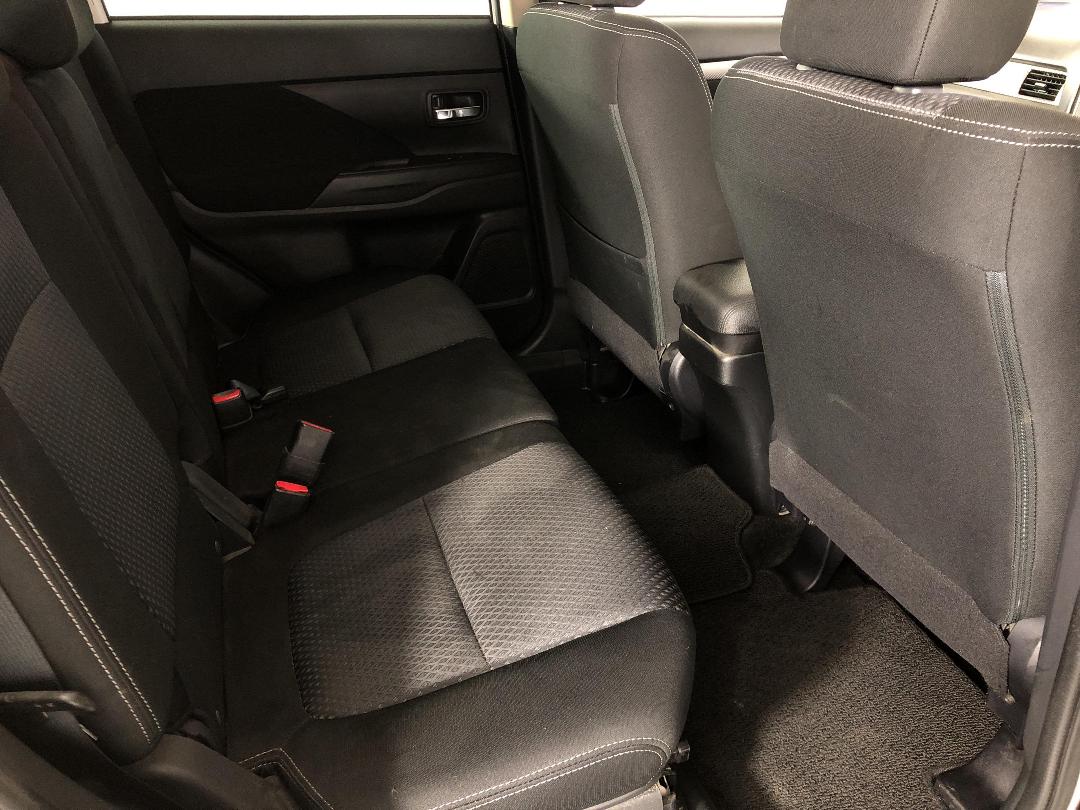 Photo '20' of Mitsubishi Outlander