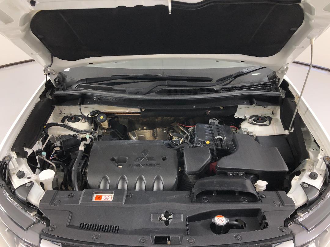 Photo '13' of Mitsubishi Outlander