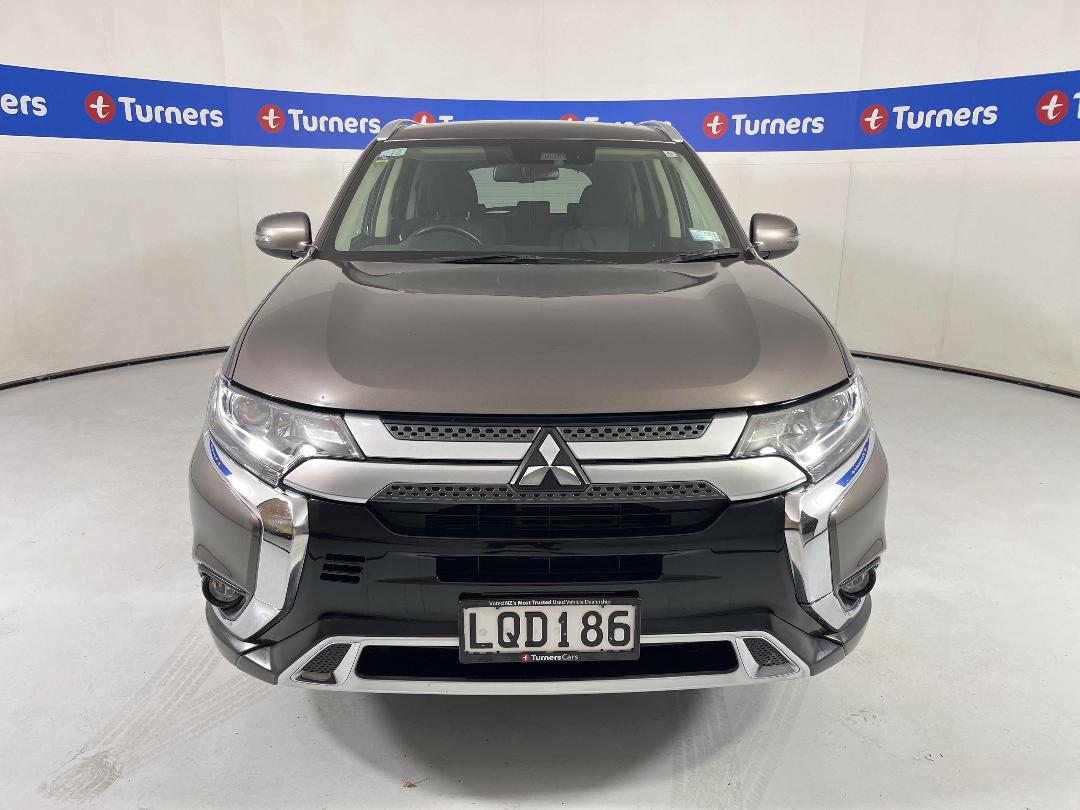 Photo '2' of Mitsubishi Outlander