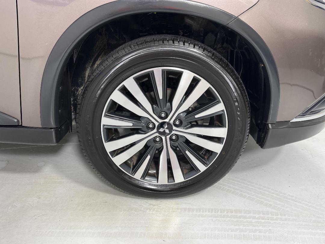 Photo '9' of Mitsubishi Outlander