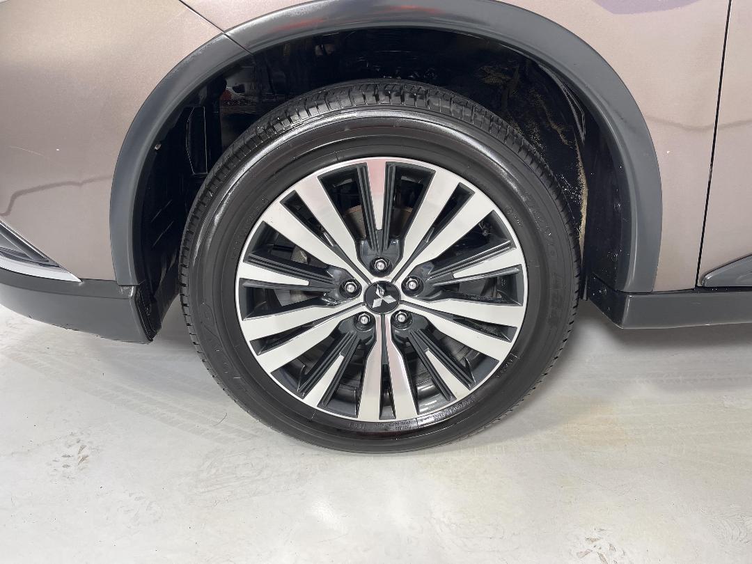 Photo '10' of Mitsubishi Outlander