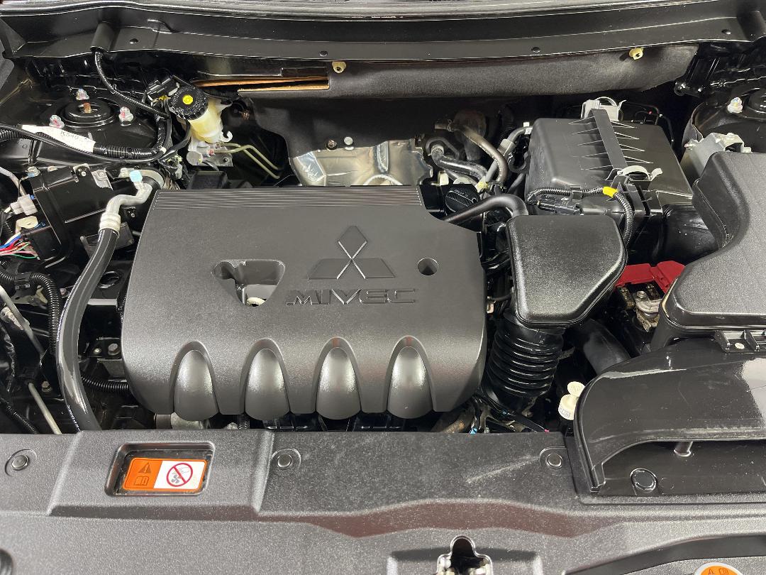 Photo '13' of Mitsubishi Outlander