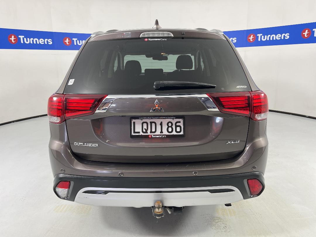 Photo '6' of Mitsubishi Outlander