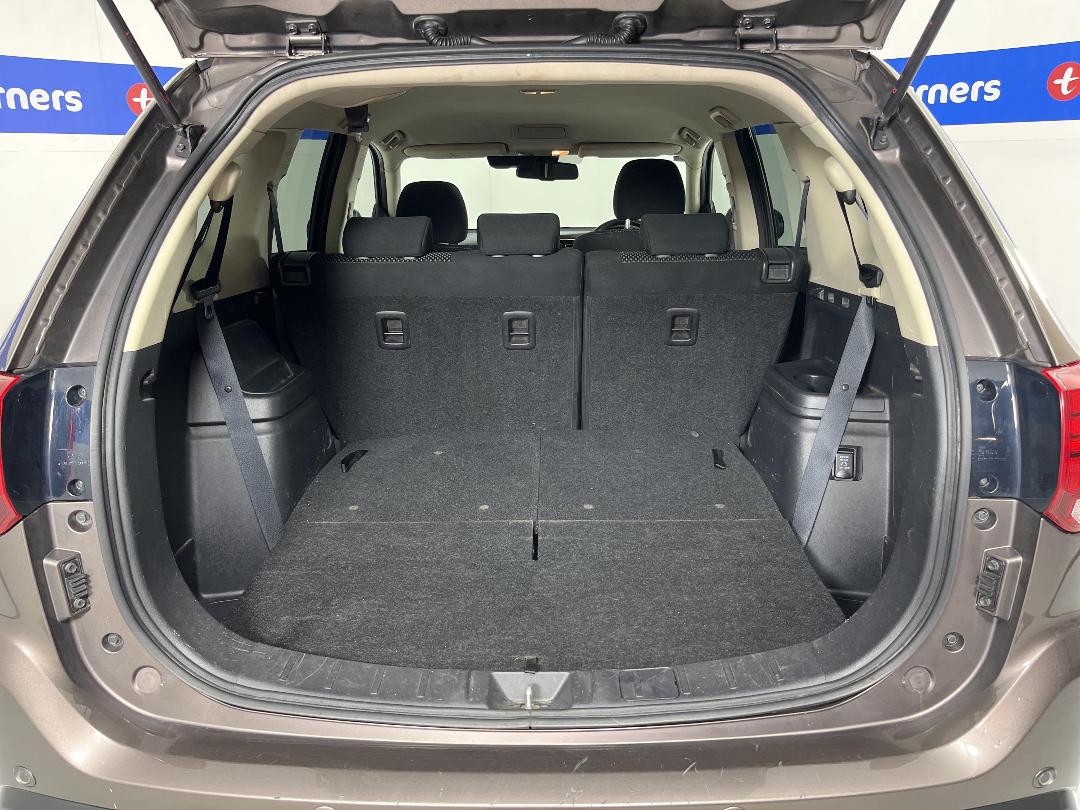 Photo '14' of Mitsubishi Outlander