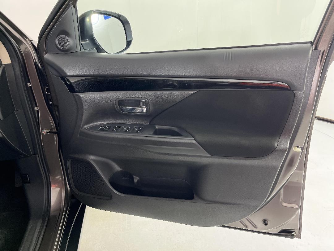 Photo '15' of Mitsubishi Outlander