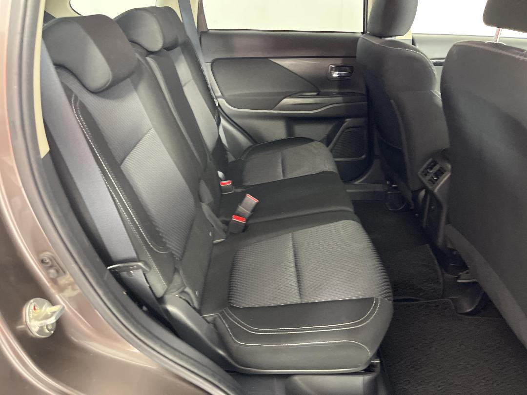 Photo '20' of Mitsubishi Outlander