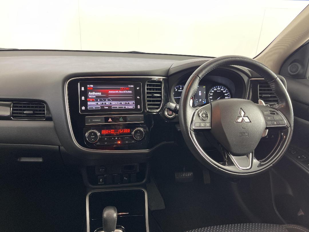 Photo '17' of Mitsubishi Outlander