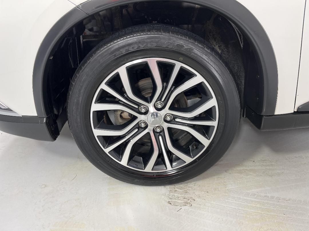 Photo '10' of Mitsubishi Outlander