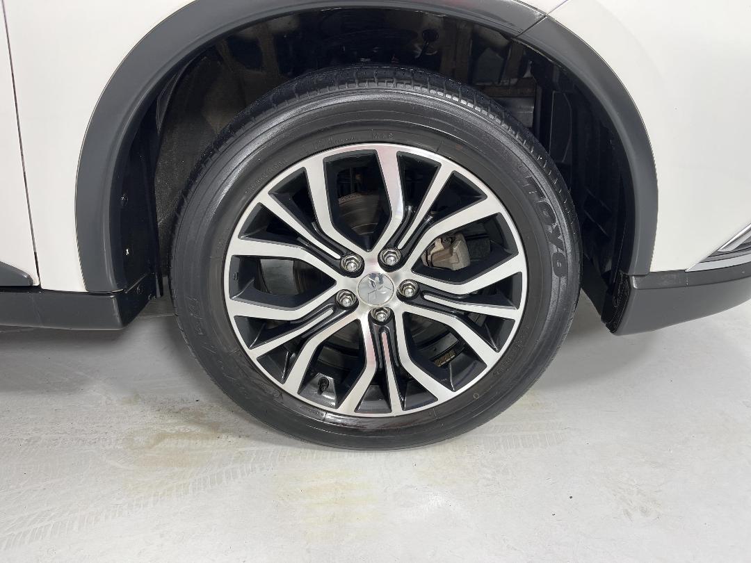 Photo '9' of Mitsubishi Outlander