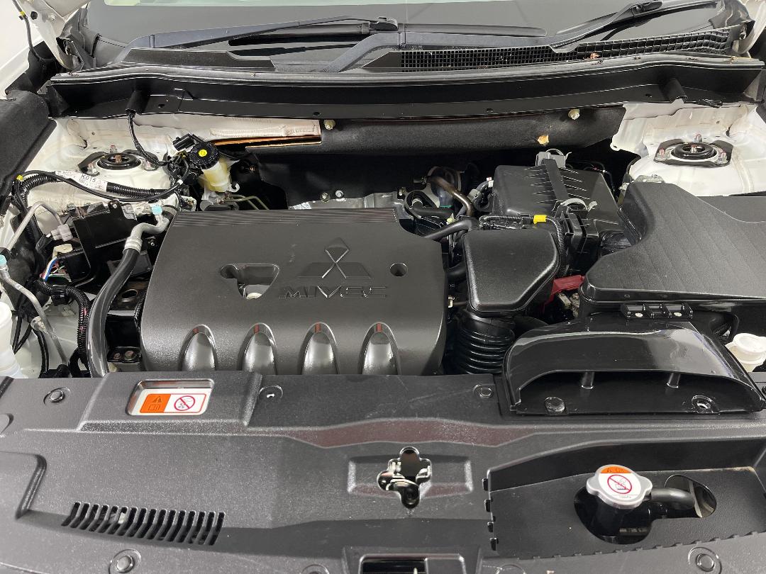 Photo '13' of Mitsubishi Outlander