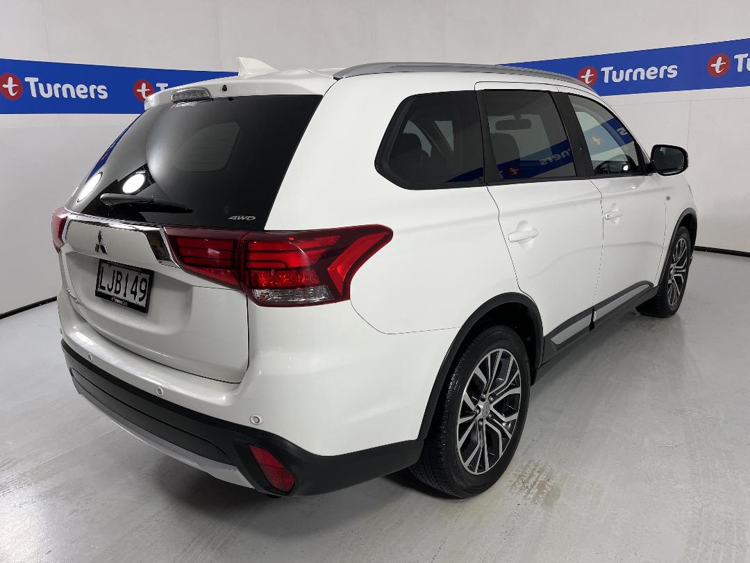 Photo '7' of Mitsubishi Outlander