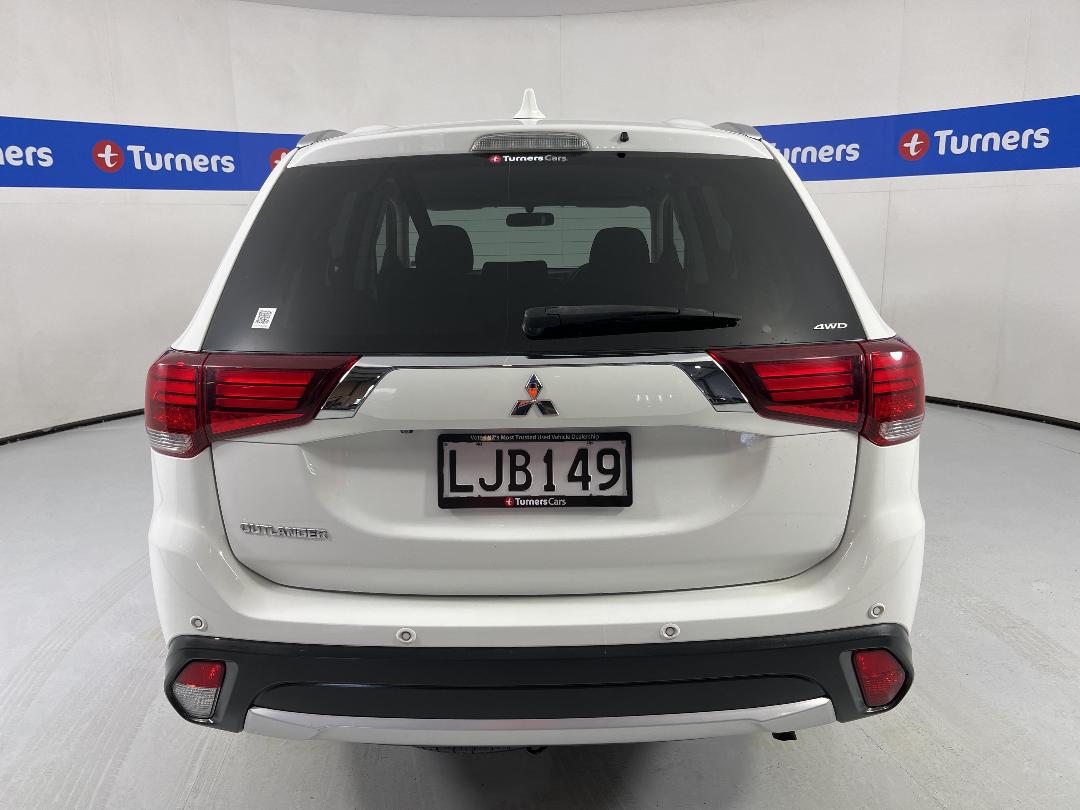 Photo '6' of Mitsubishi Outlander