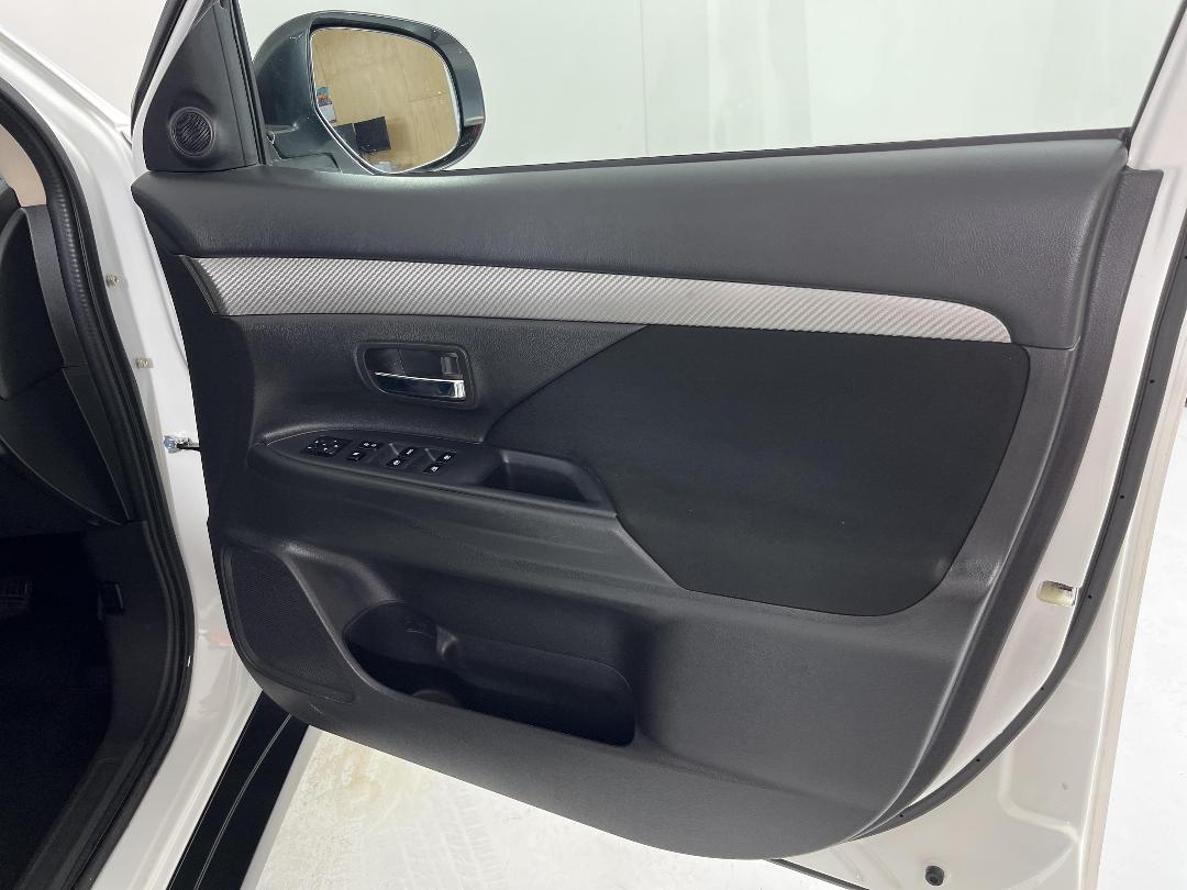 Photo '15' of Mitsubishi Outlander