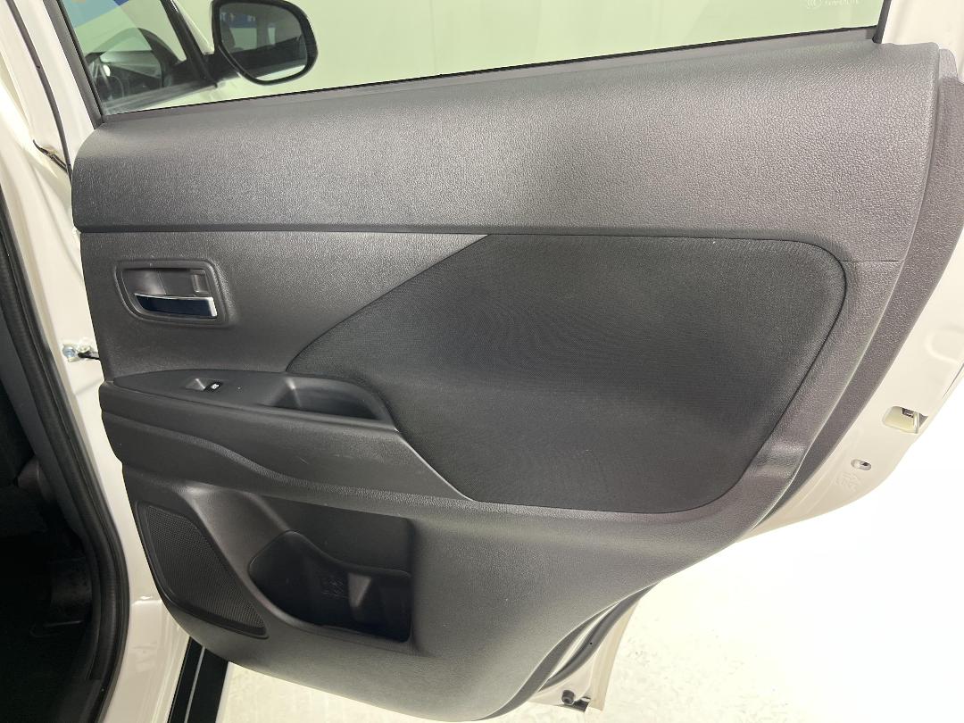 Photo '19' of Mitsubishi Outlander