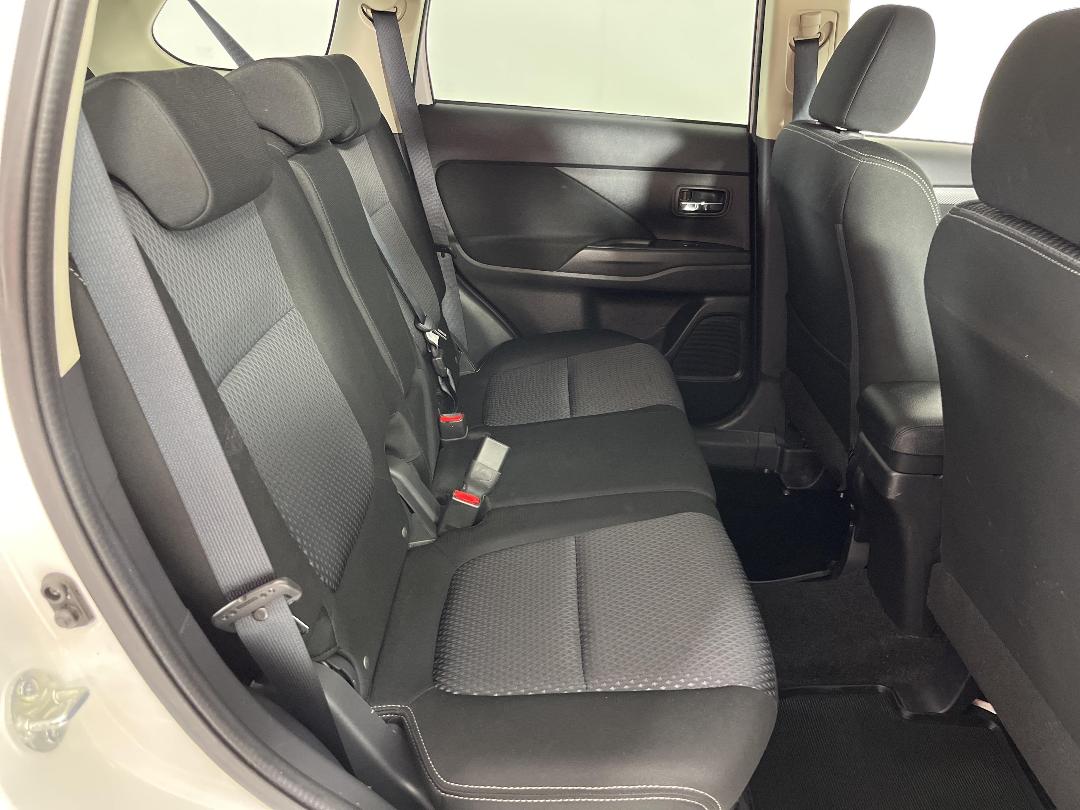 Photo '20' of Mitsubishi Outlander