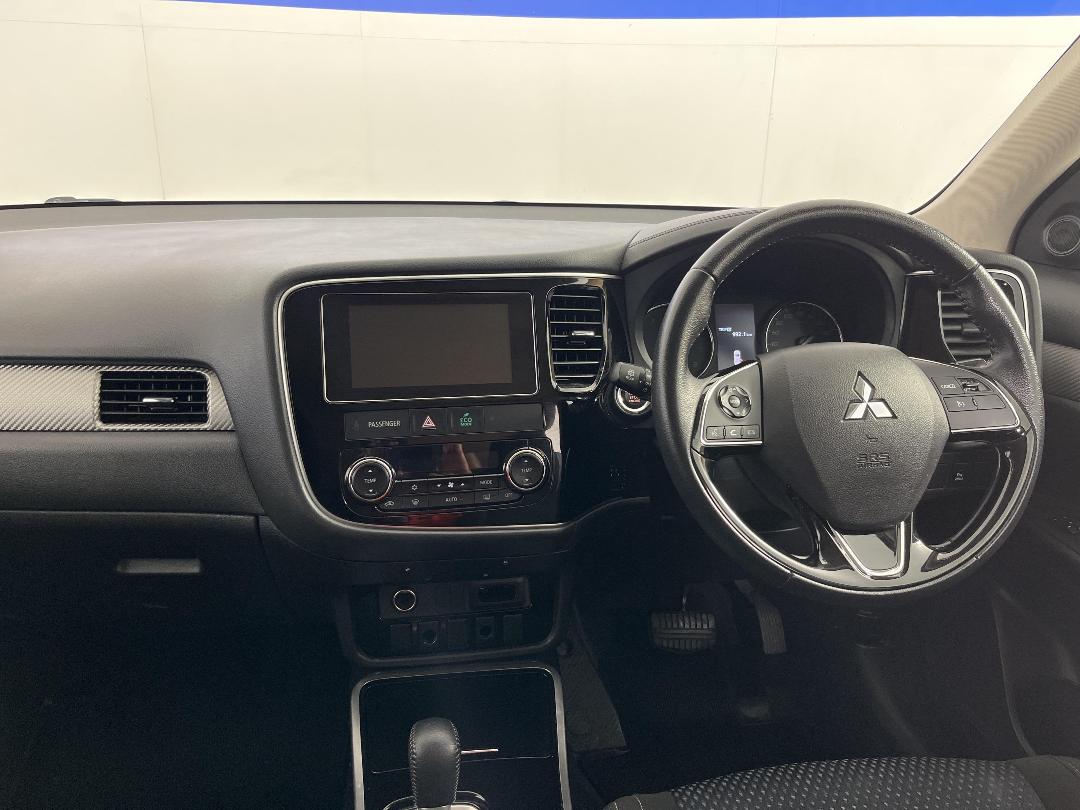 Photo '17' of Mitsubishi Outlander