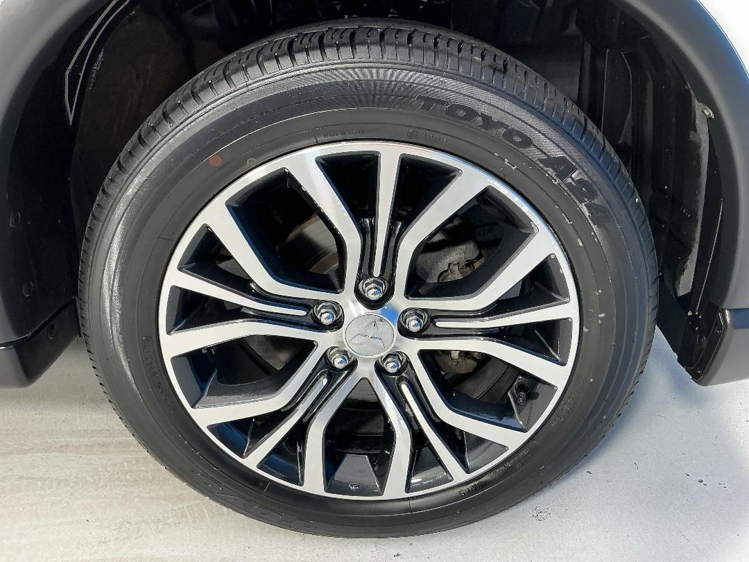 Photo '9' of Mitsubishi Outlander