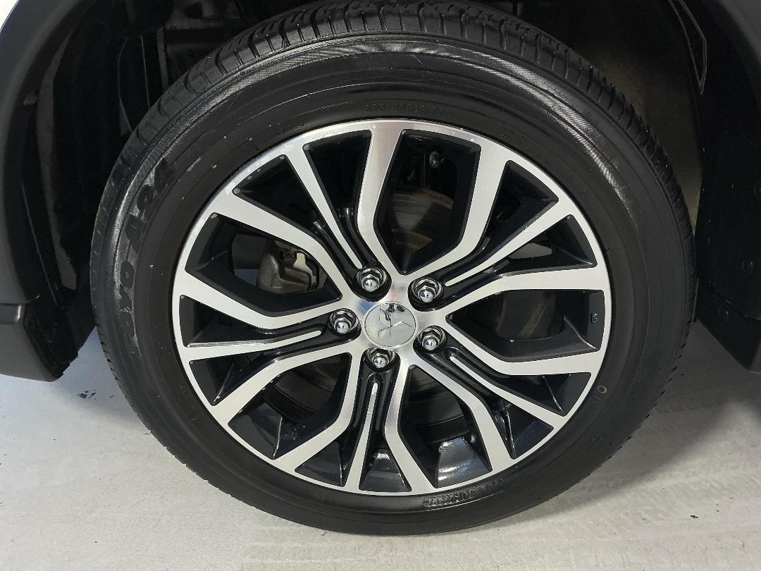 Photo '10' of Mitsubishi Outlander