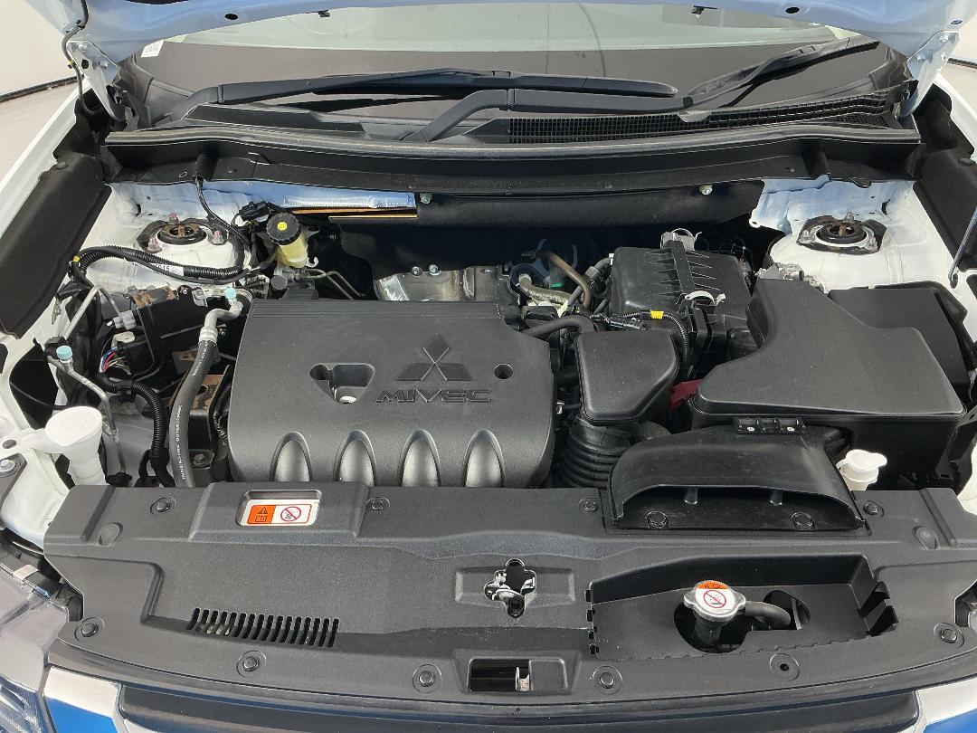 Photo '13' of Mitsubishi Outlander