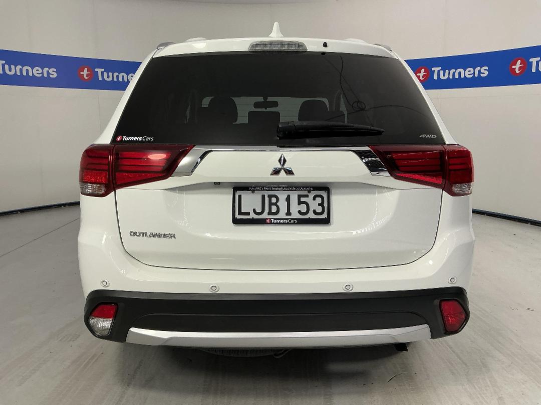 Photo '6' of Mitsubishi Outlander