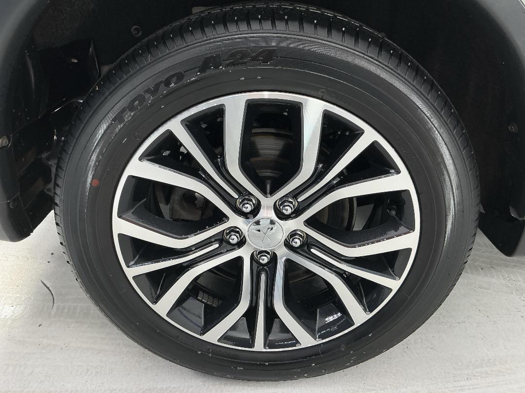 Photo '12' of Mitsubishi Outlander