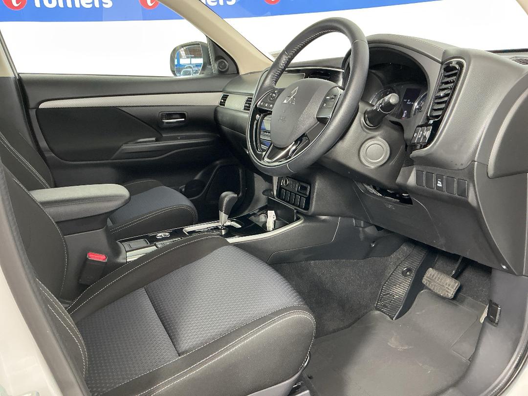 Photo '16' of Mitsubishi Outlander