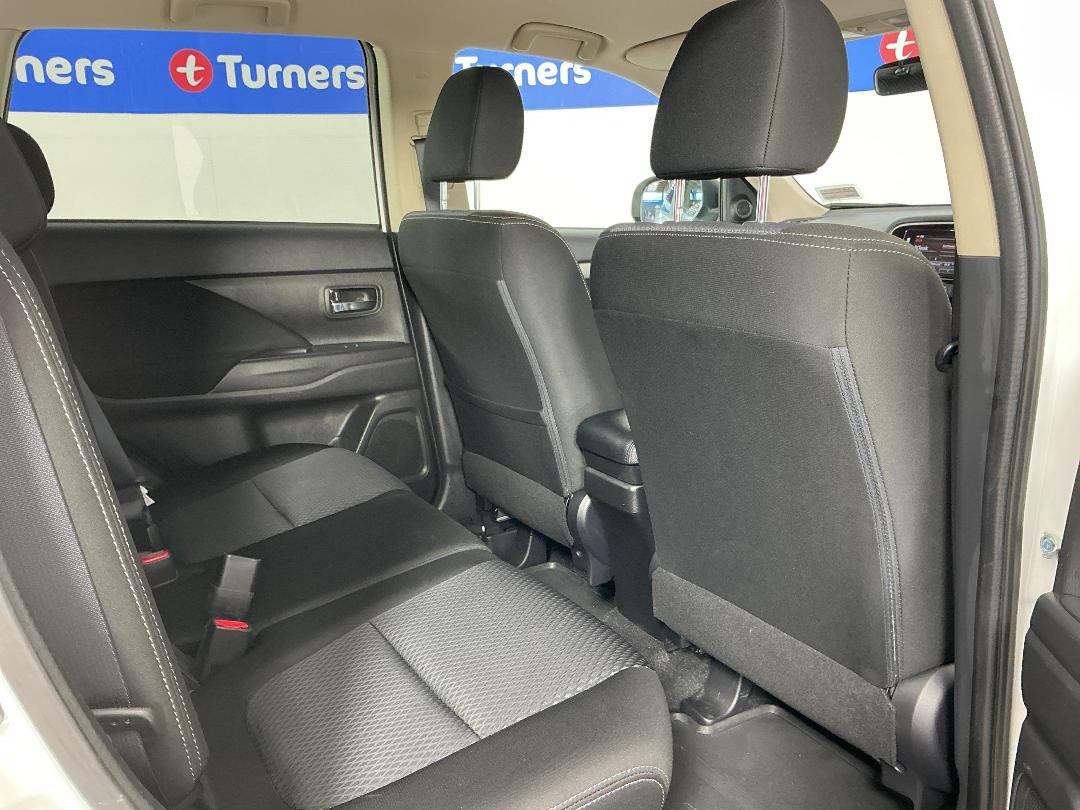 Photo '20' of Mitsubishi Outlander