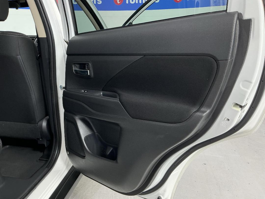 Photo '19' of Mitsubishi Outlander