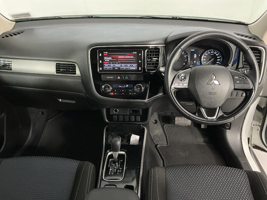 Photo '17' of Mitsubishi Outlander