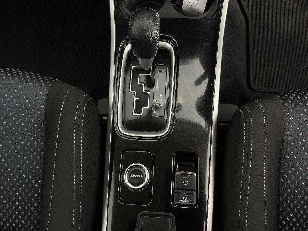 Photo '23' of Mitsubishi Outlander