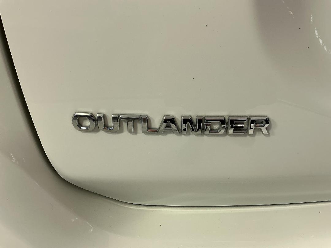 Photo '30' of Mitsubishi Outlander