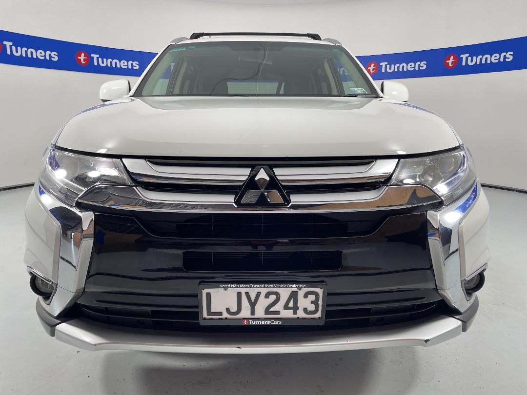 Photo '2' of Mitsubishi Outlander Photo '2' of Mitsubishi Outlander
