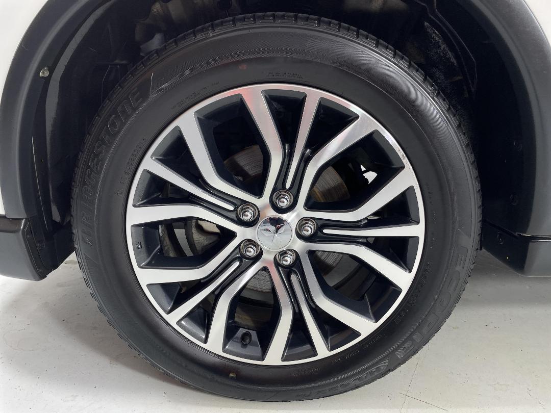 Photo '10' of Mitsubishi Outlander Photo '10' of Mitsubishi Outlander