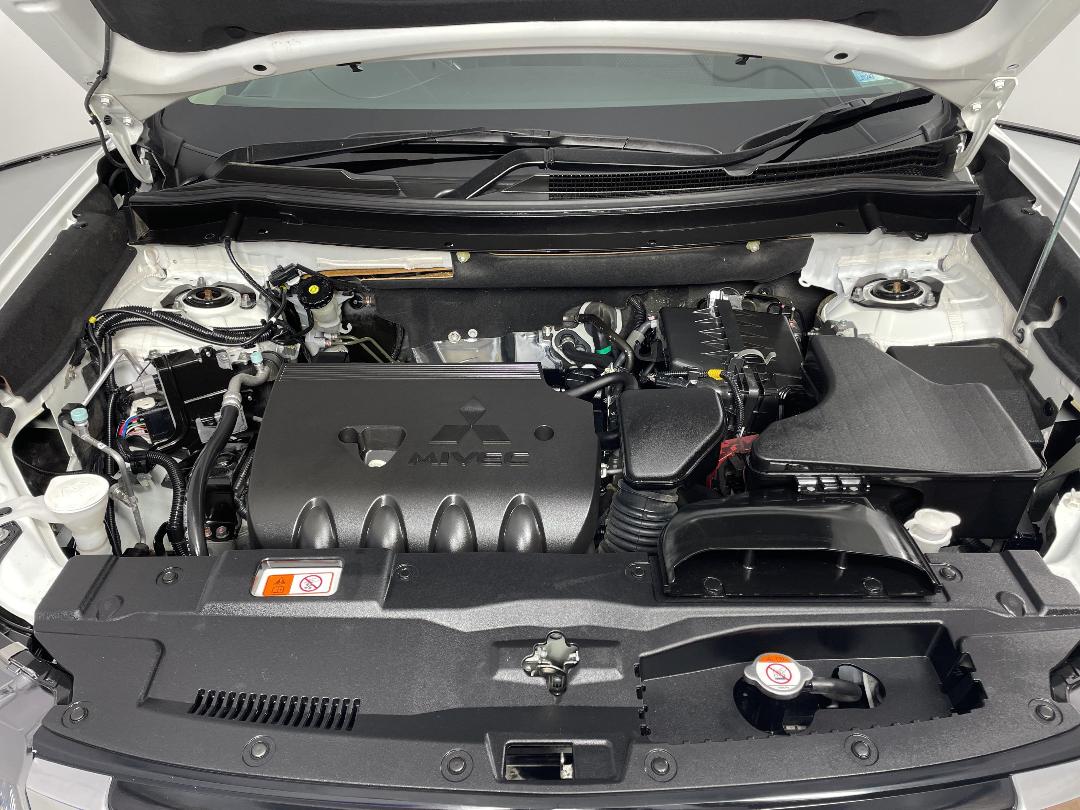 Photo '13' of Mitsubishi Outlander Photo '13' of Mitsubishi Outlander