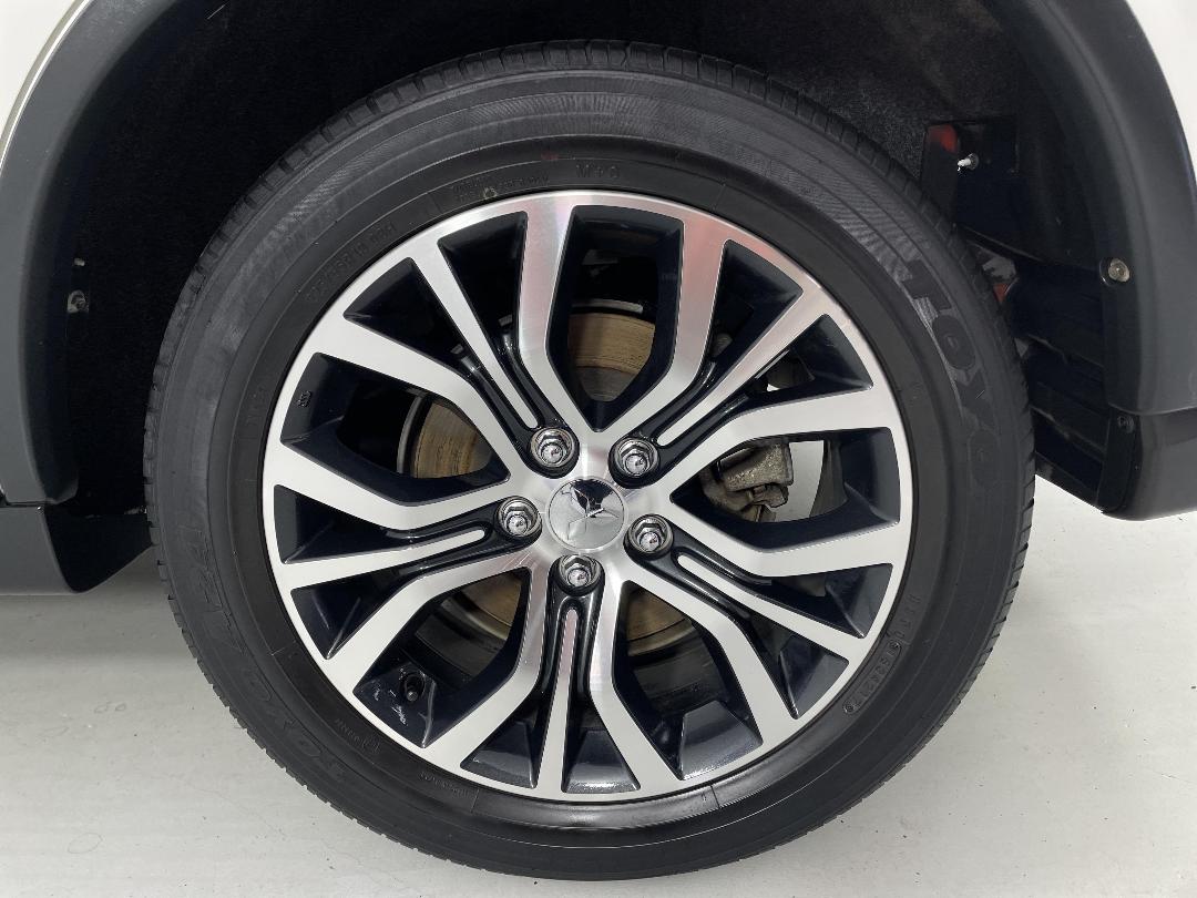 Photo '11' of Mitsubishi Outlander Photo '11' of Mitsubishi Outlander