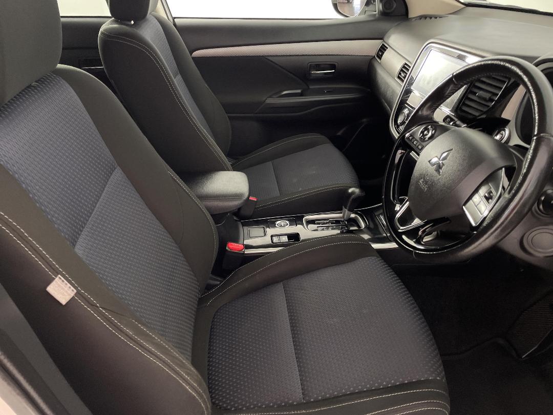 Photo '16' of Mitsubishi Outlander Photo '16' of Mitsubishi Outlander