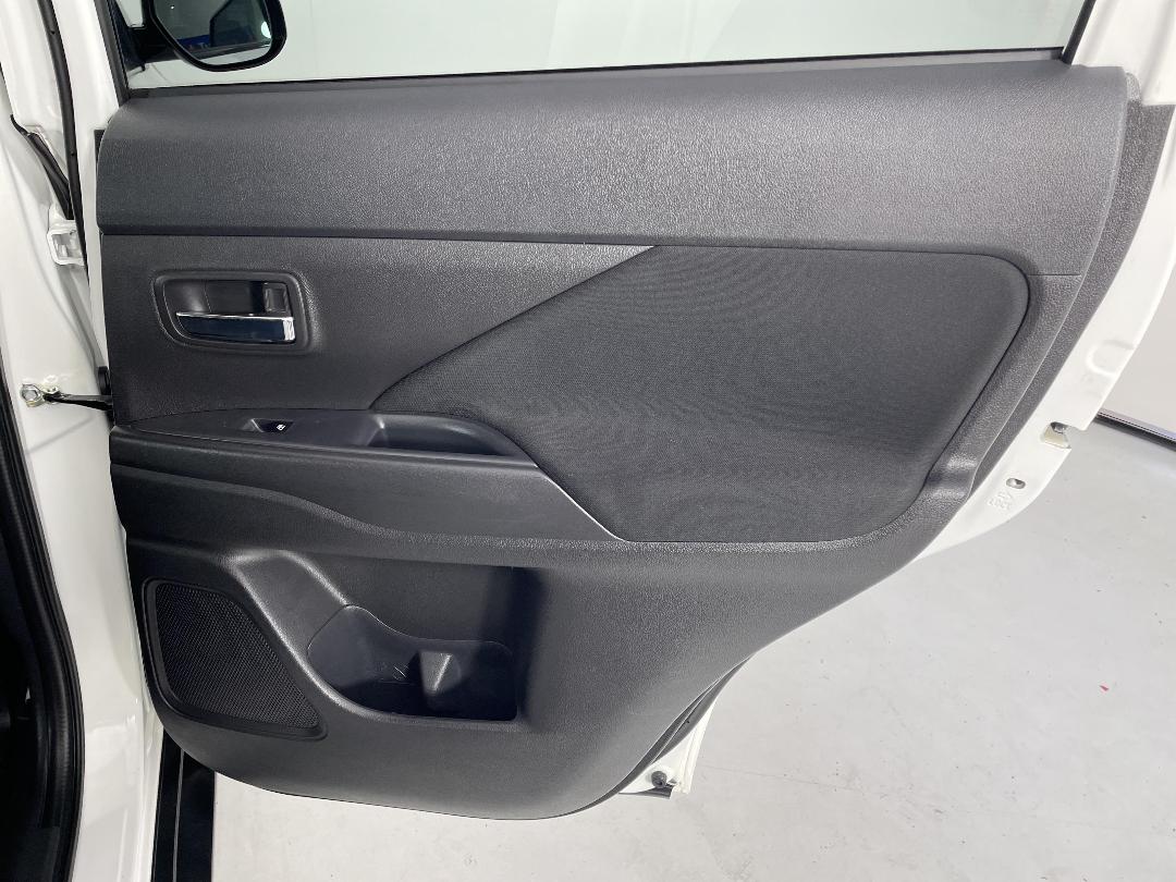 Photo '19' of Mitsubishi Outlander Photo '19' of Mitsubishi Outlander