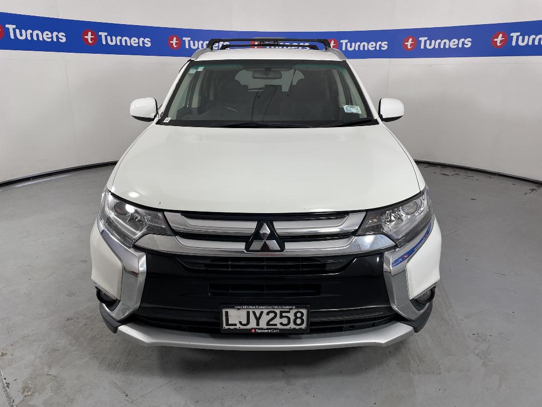 Photo '2' of Mitsubishi Outlander