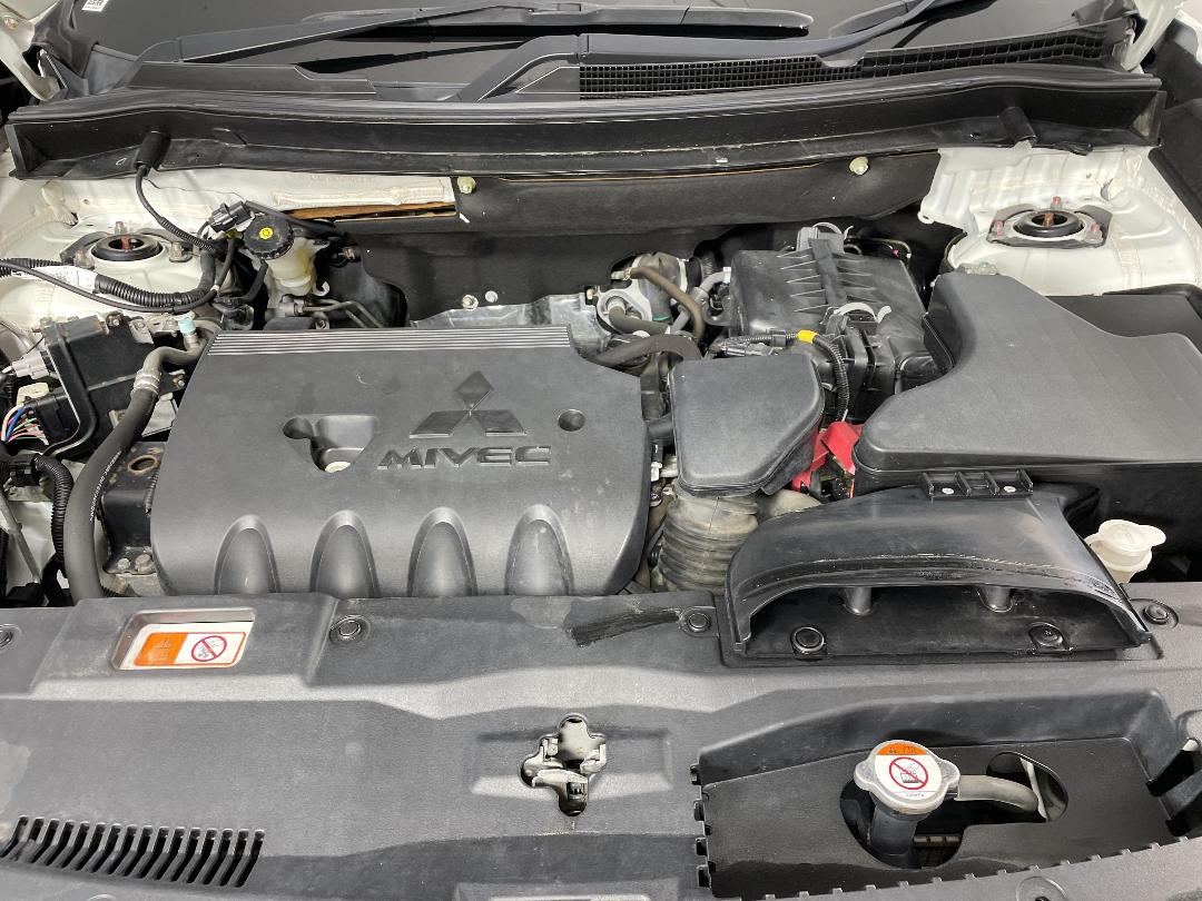 Photo '13' of Mitsubishi Outlander