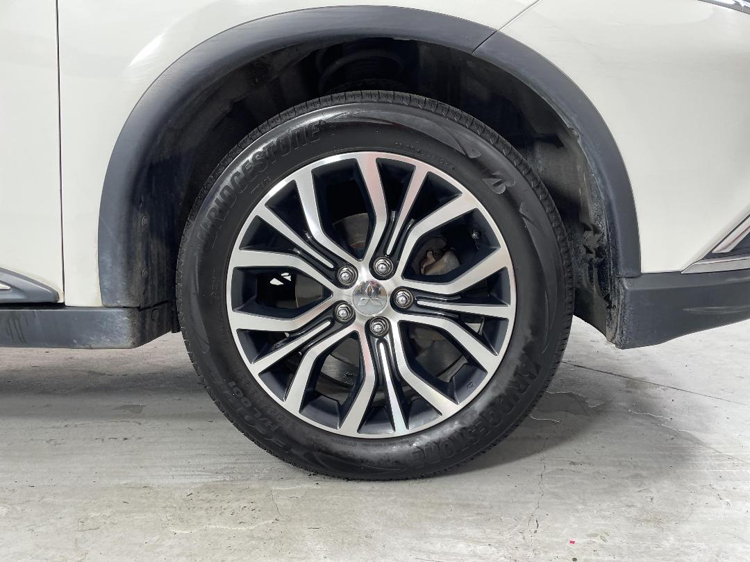 Photo '9' of Mitsubishi Outlander