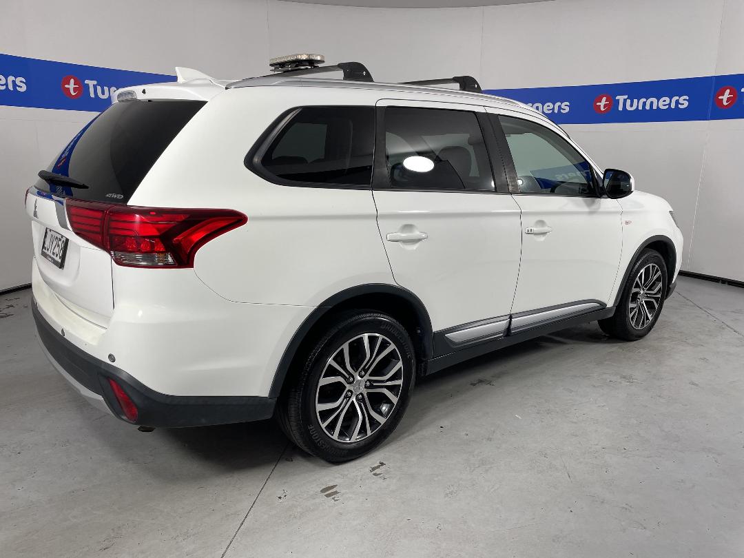 Photo '7' of Mitsubishi Outlander