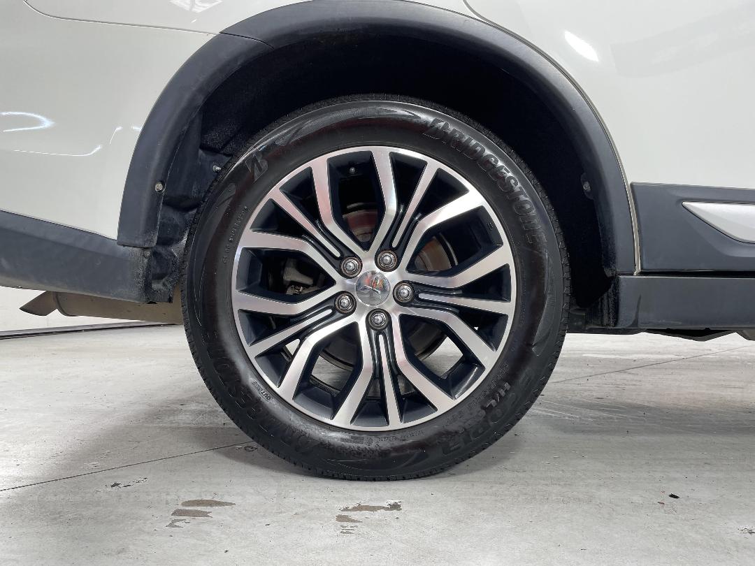 Photo '12' of Mitsubishi Outlander